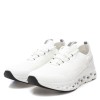 Zapatilla de hombre blanco XTI 143923 | Troen Canarias